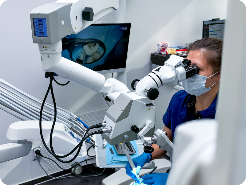 Mikroskopická endodoncie — Estoma Clinic