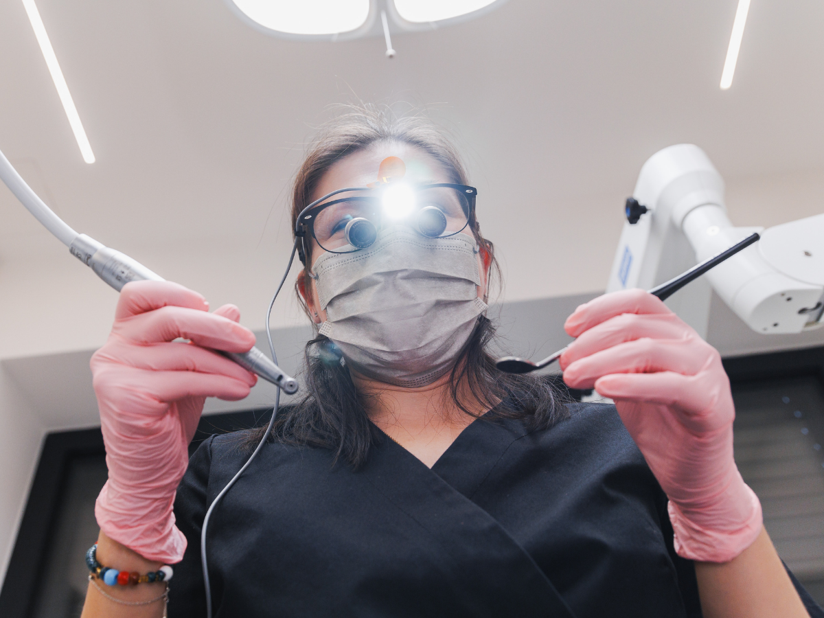 Suché lůžko alveolitida po extrakci zubu — Estoma Clinic