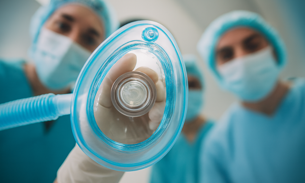 Celková anestezie ve stomatologii: výhody, rizika a využití u různých pacientů