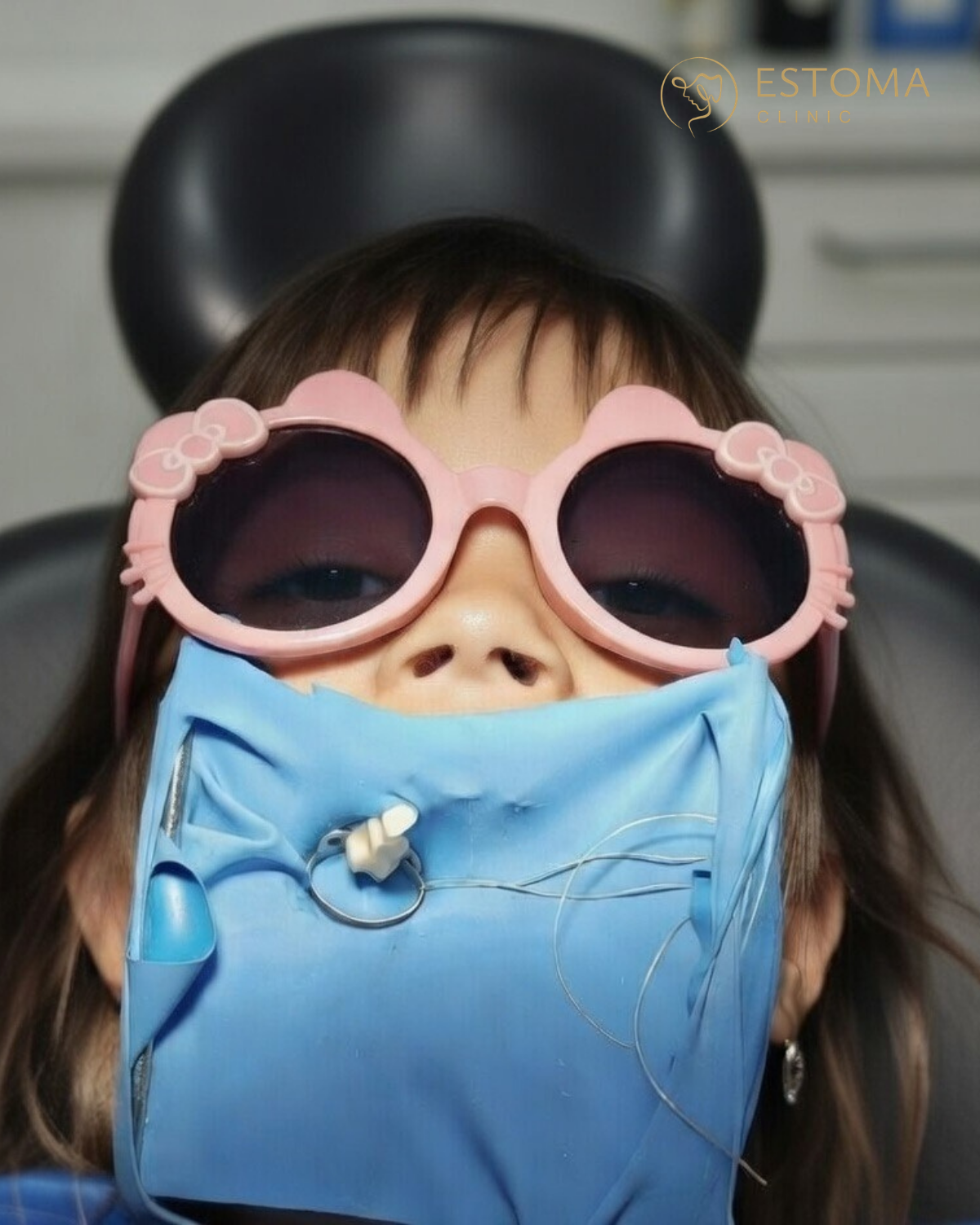 Dětský zubař při ošetření — Estoma Clinic